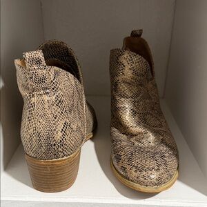 Stylish Snakeskin Pattern Ankle Booties